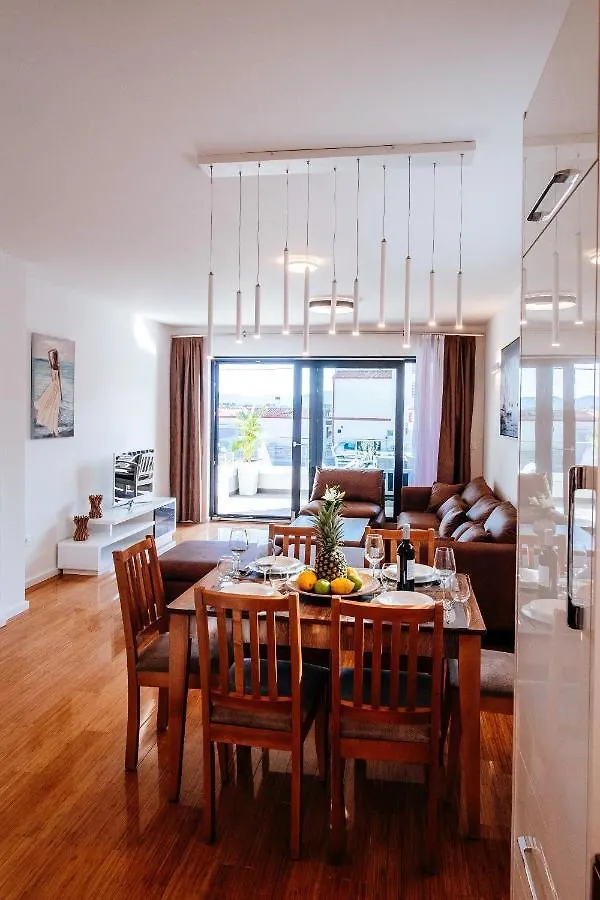 Apartment Isabela Prague With Beach Front Zadar