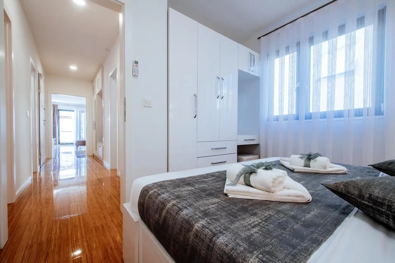 Apartment Isabela Prague With Beach Front Zadar 0*,