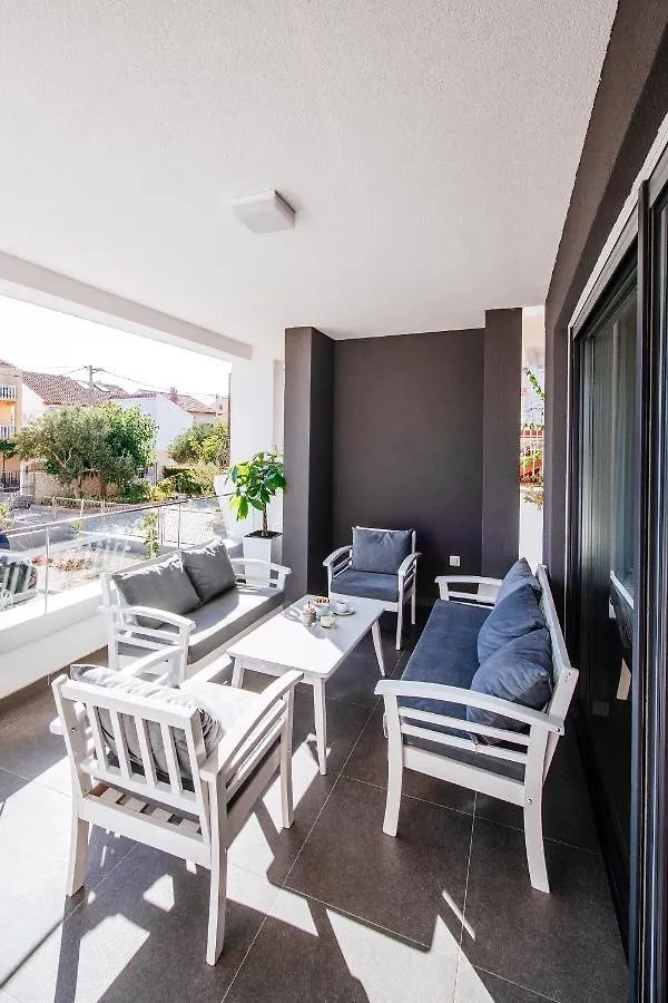 Apartment Isabela Prague With Beach Front Zadar