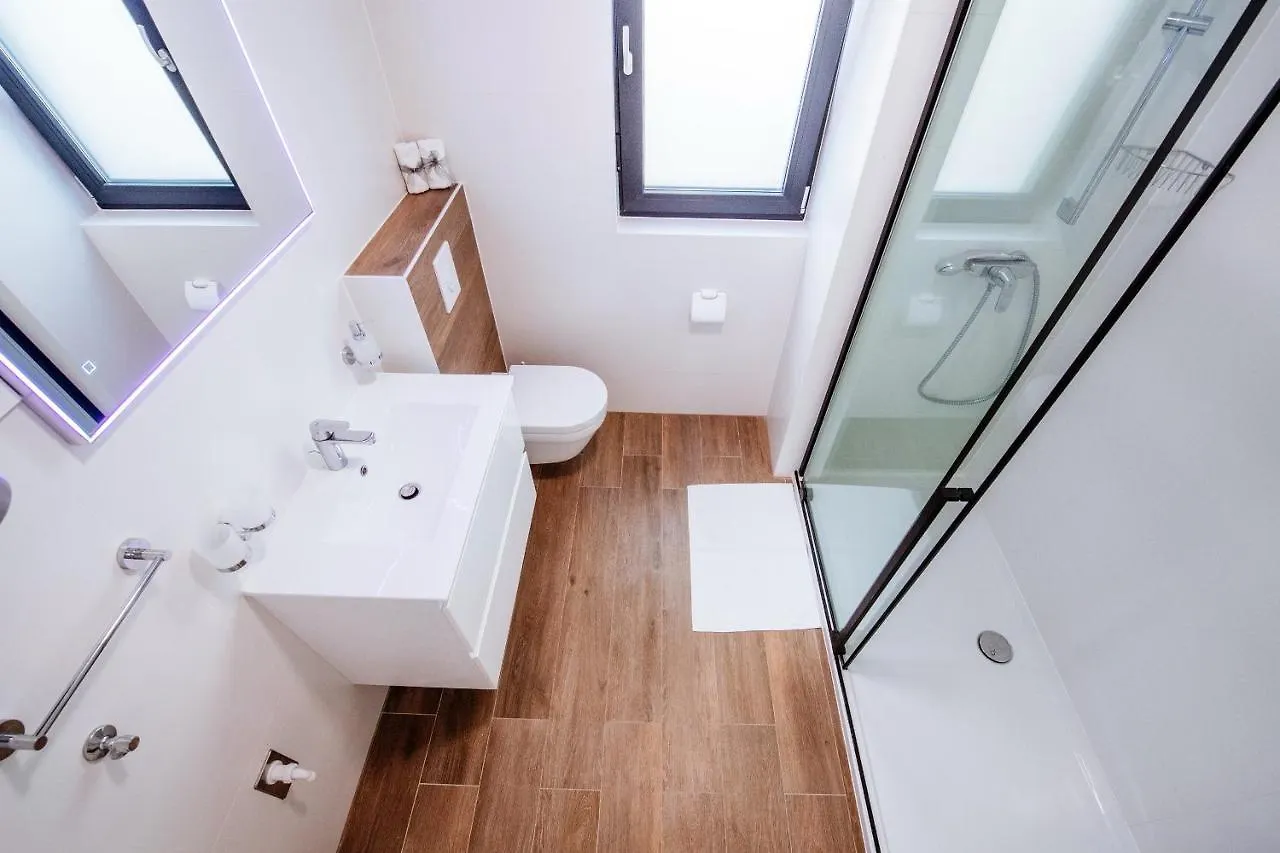 Apartment Isabela Prague With Beach Front Zadar