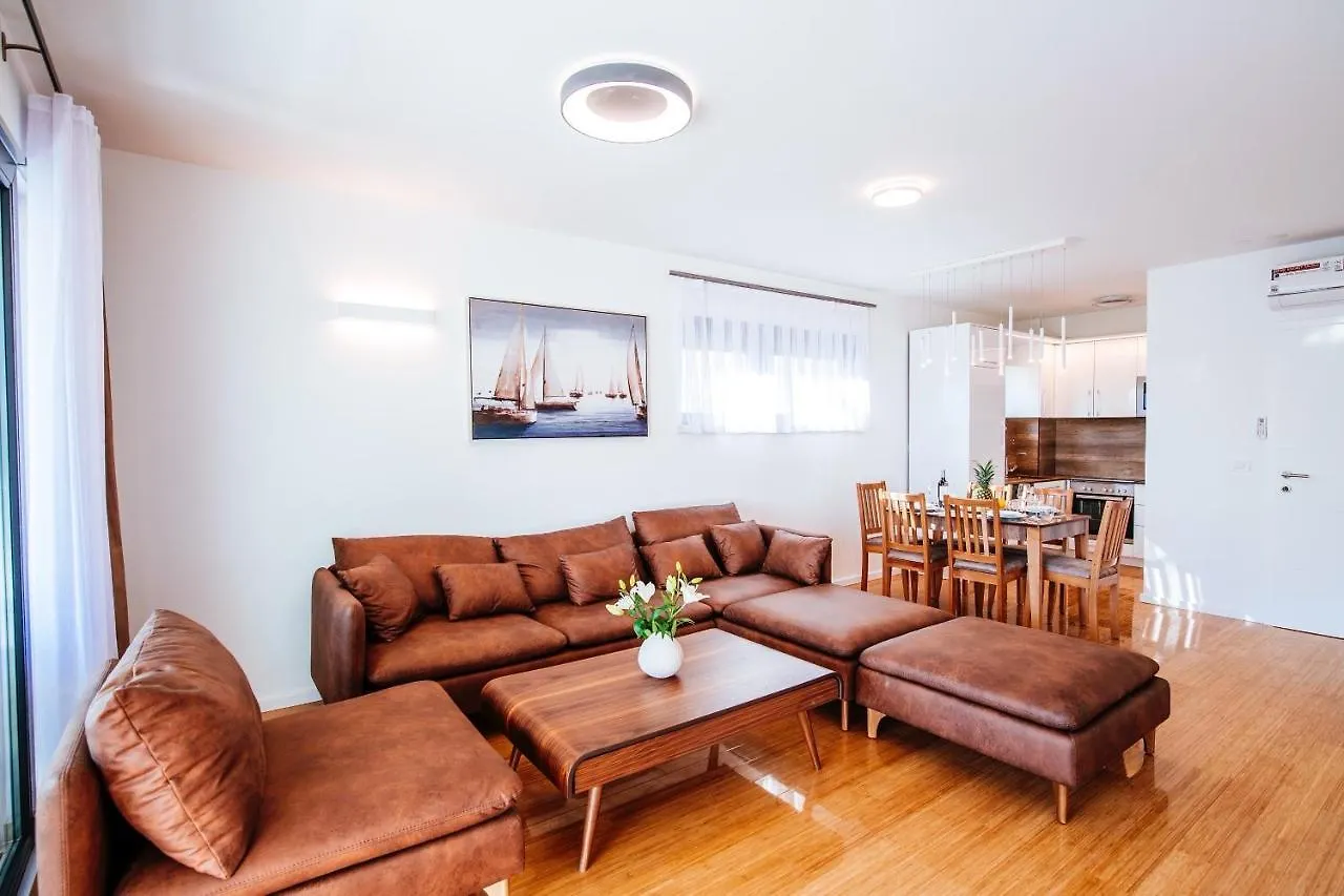 Apartment Isabela Prague With Beach Front Zadar