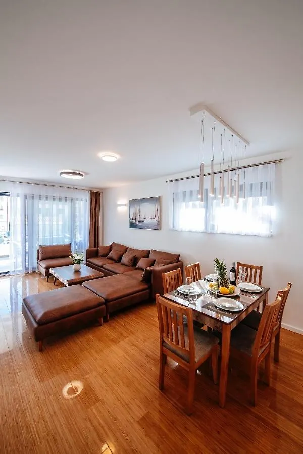 Apartment Isabela Prague With Beach Front Zadar