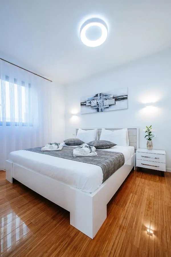 Apartment Isabela Prague With Beach Front Zadar Kroatien