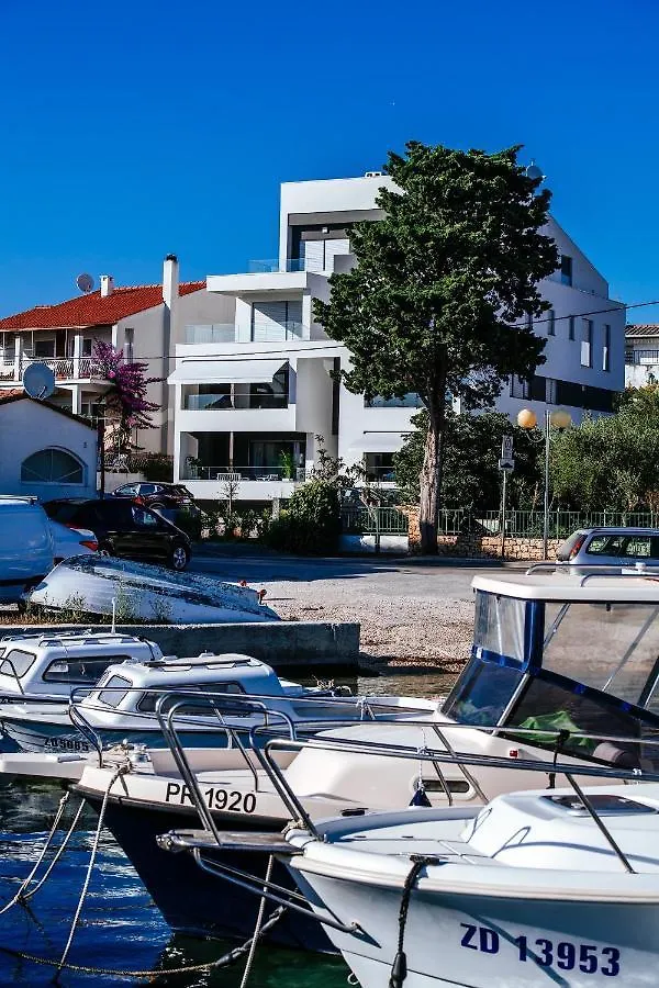 Apartment Isabela Prague With Beach Front Zadar