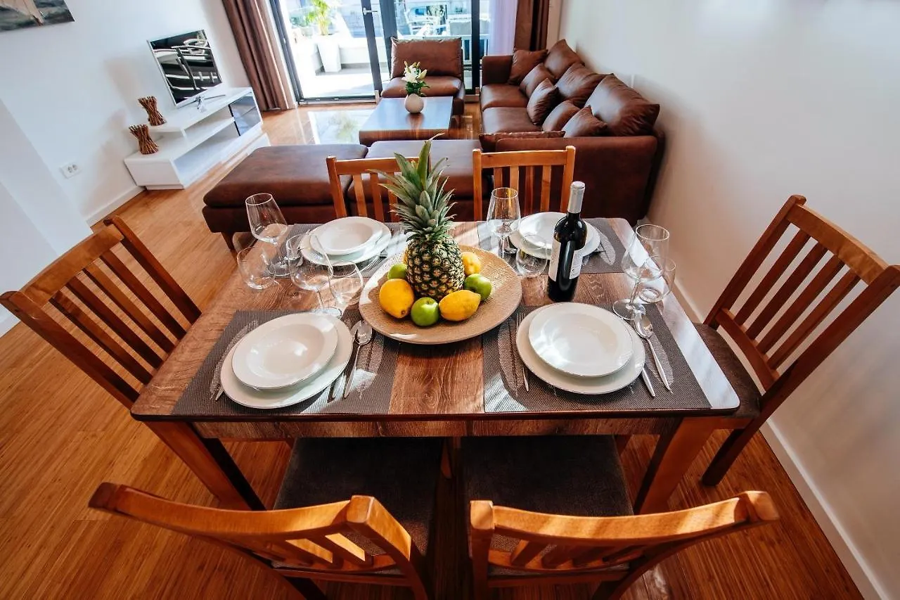 Apartment Isabela Prague With Beach Front Zadar