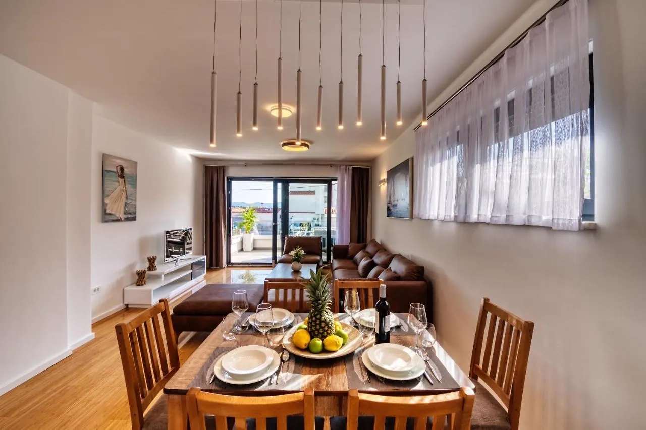 Apartment Isabela Prague With Beach Front Zadar
