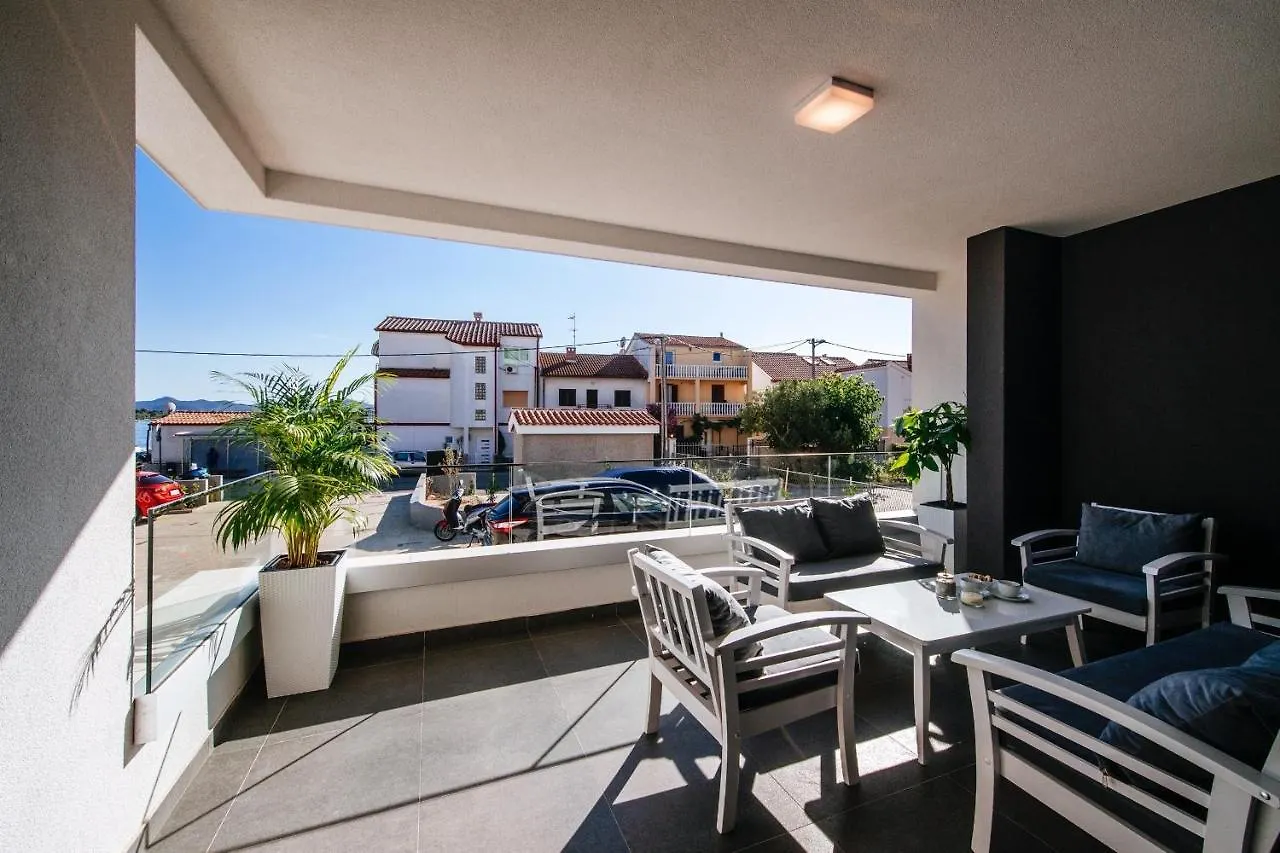 Apartment Isabela Prague With Beach Front Zadar