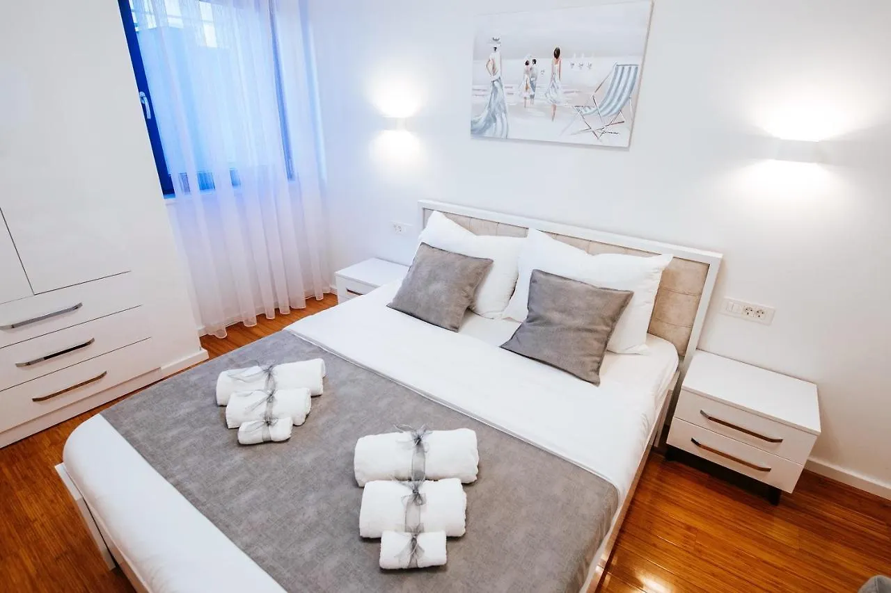 Apartment Isabela Prague With Beach Front Zadar