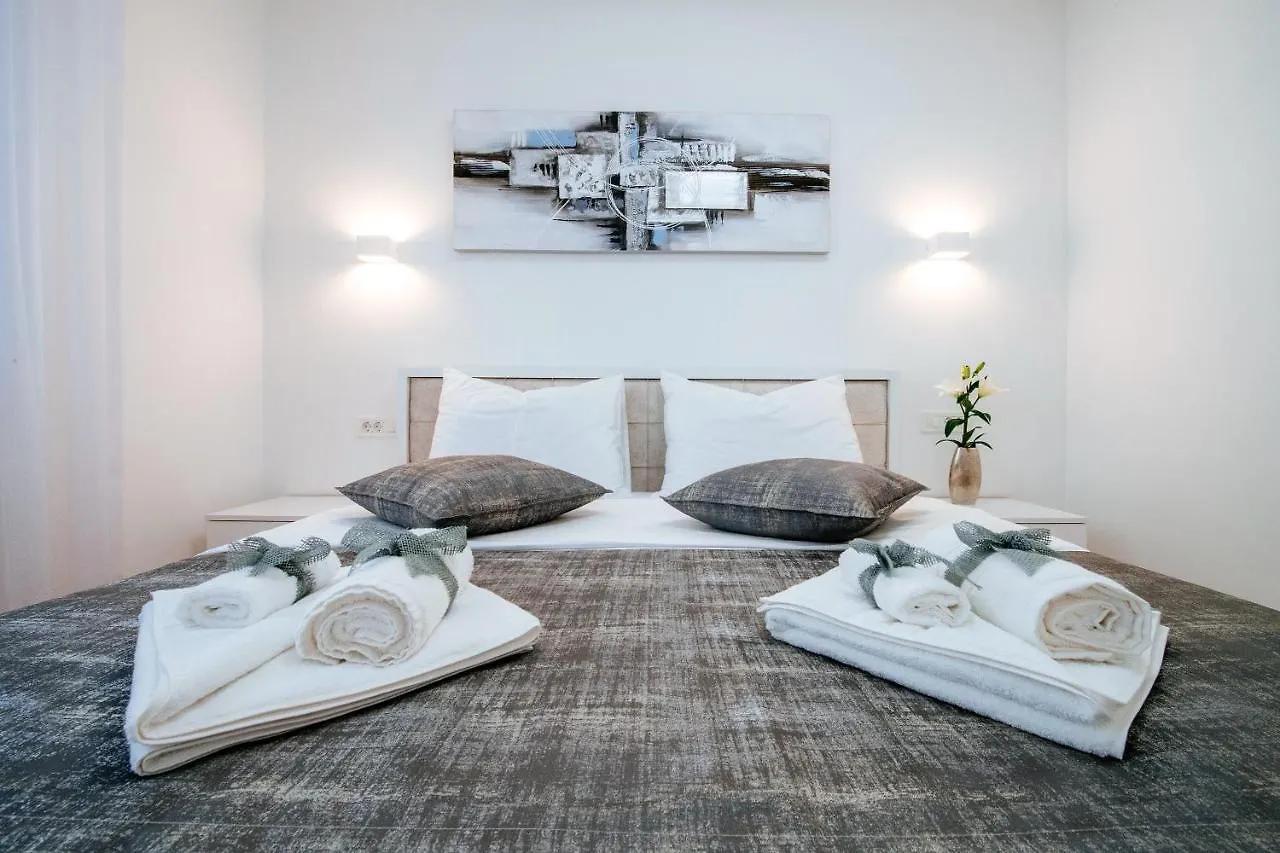Apartment Isabela Prague With Beach Front Zadar