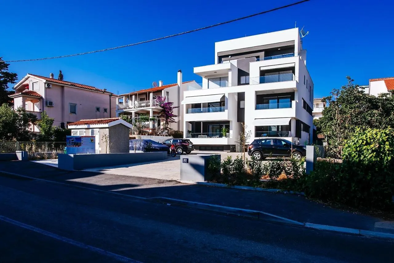 Apartment Isabela Prague With Beach Front Zadar